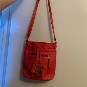 Fossil cross body purse with adjustable strap.